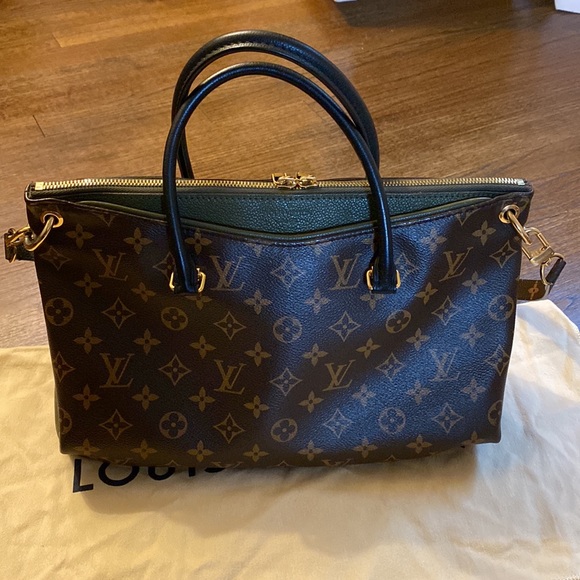 Authentic LOUIS VUITTON Monogram Pallas in rare hunter green - Picture 8 of 13